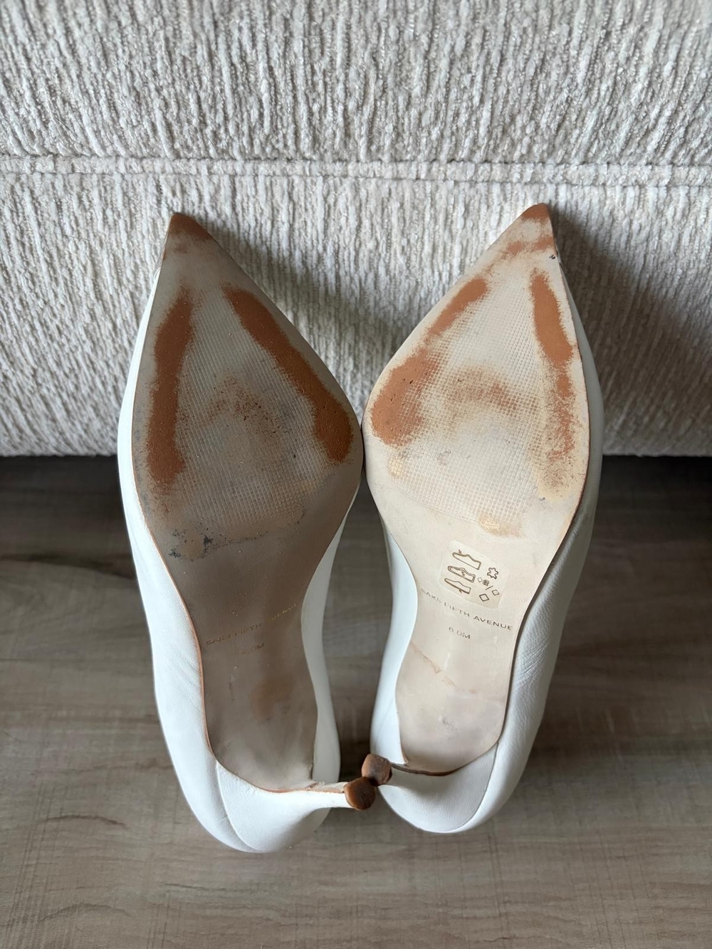 Saks Fifth Avenue White Pointed Toe Stiletto Pumps with Metallic Cap - Picture 5 of 7